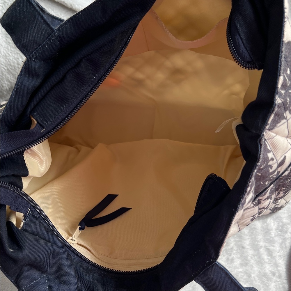 The Bradford Exchange Quilted Bird-Print Tote in Blue, White, Red, Yellow NWOT - Picture 12 of 15